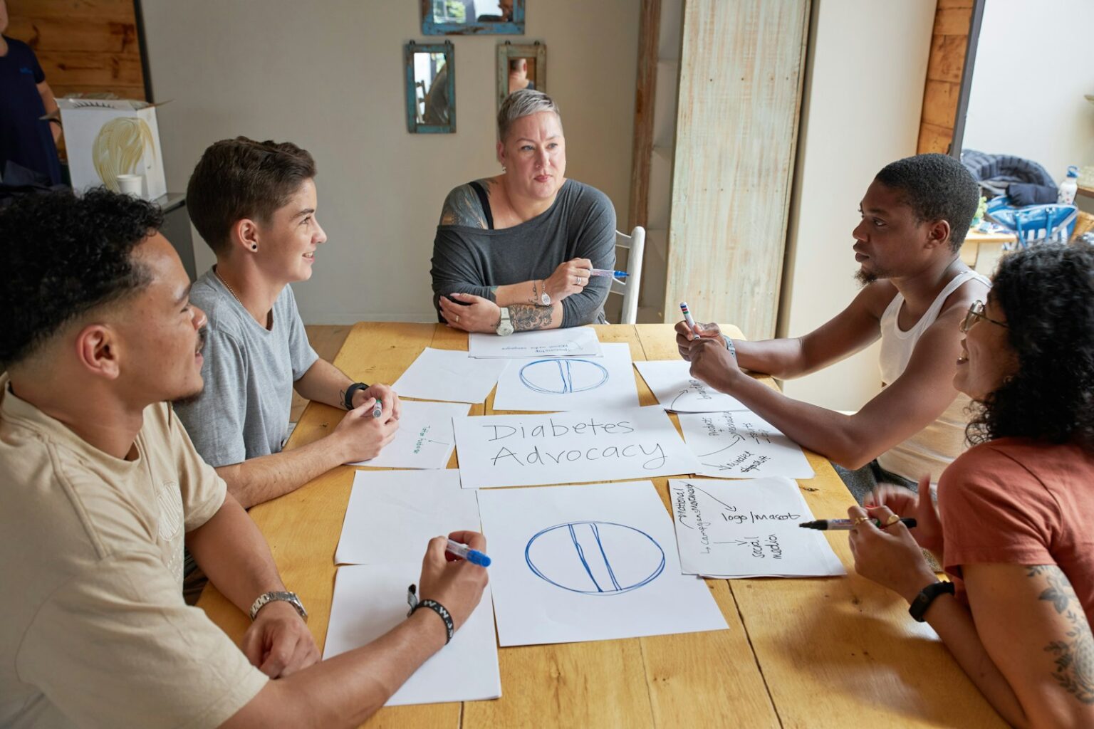 A group of people is having a discussion.